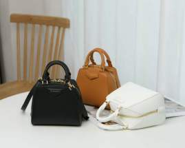 Picture of Givenchy Handbags _SKUfw240171040fw